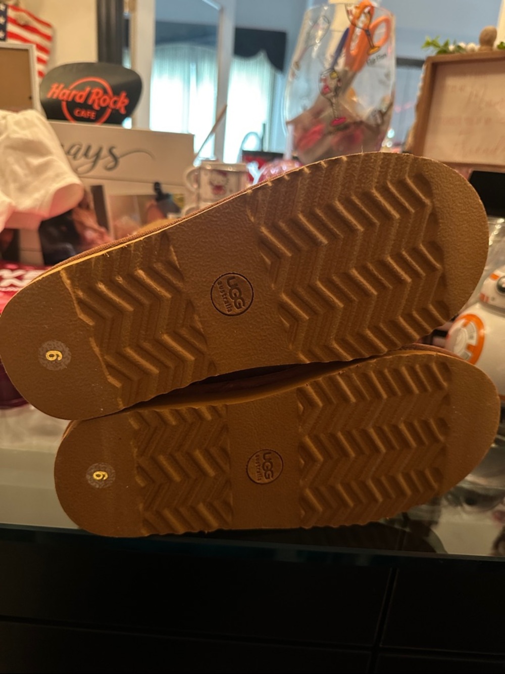 Uggs - Picture 3 of 4
